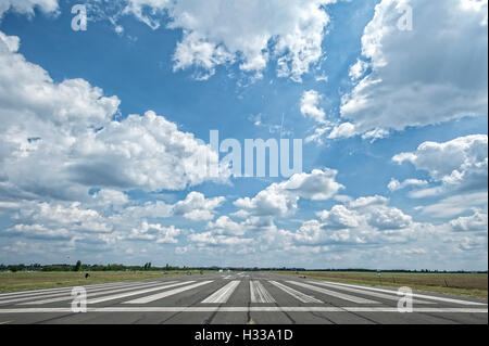 Pista, ex aeroporto Berlino-tempelhof, oggi area ricreativa Tempelhofer Feld, Berlino, Germania Foto Stock