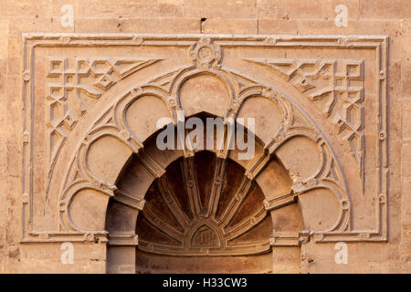 Dettaglio del mihrab, madrasa, complesso di Sultan inale al Cairo, Egitto Foto Stock