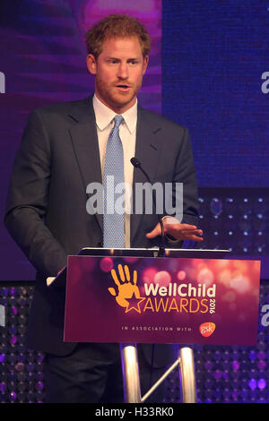 Il principe Harry offre un discorso come frequenta la WellChild Awards di Londra. Il premio riconosce il coraggio di bambini gravemente ammalati e le loro famiglie e i loro accompagnatori. Foto Stock