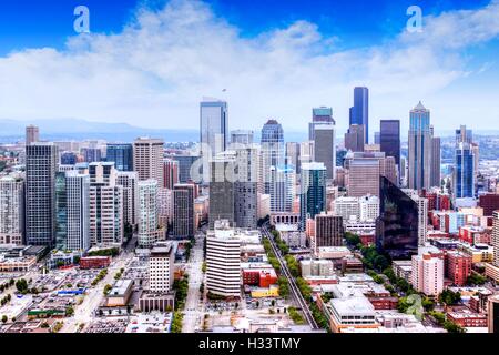 Vista del paesaggio urbano di Seattle come visto dalla cima della Space Needle. Foto Stock