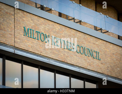 Milton Keynes segno del Consiglio il Consiglio Uffici Foto Stock