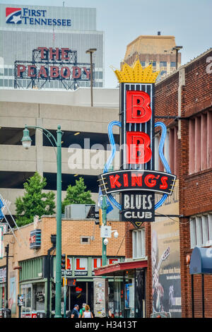 Il leggendario B.B. King Blues Club di segno al Neon all ingresso del club a Beale Street a Memphis, TN Foto Stock