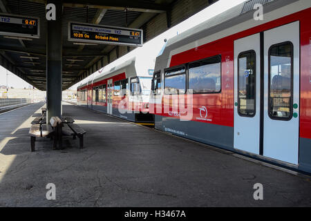 Treno elettrico nei monti Tatra, Slovacchia Foto Stock