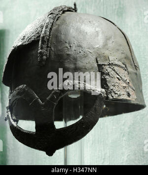 La Scandinavia. Era Vichinga. casco da capotribù la sua tomba. Il ferro da stiro. Gjermundbu in Ringerike, orientale della Norvegia. Decimo secolo. Museo storico. Oslo. La Norvegia. Foto Stock