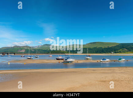 Blaenau Ffestiniog cittadina e estuario a bassa marea, Gwynedd, North West Wales, Regno Unito Foto Stock