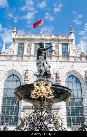 Fontana di Nettuno di fronte prima dell'Artus Court. Gdansk. Polonia Foto Stock