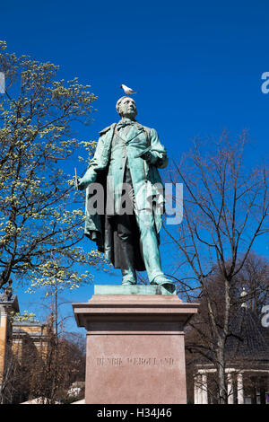 Henrik Wergeland monumento vicino al Teatro di Oslo Foto Stock