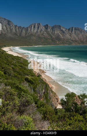 Vista spettacolare di Kogel Bay Beach da Dappat Se Gat lungo la Scenic R44 Percorso, False Bay, Sud Africa Foto Stock