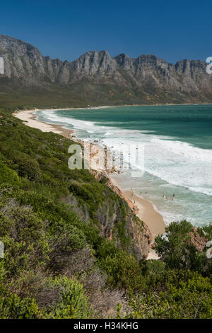 Vista spettacolare di Kogel Bay Beach da Dappat Se Gat lungo la Scenic R44 Percorso, False Bay, Sud Africa Foto Stock