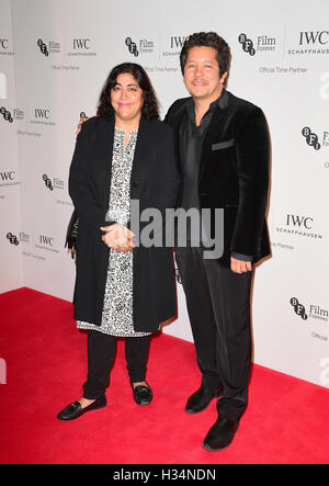 Gurinder Chadha e Paul Mayeda Berges frequentando il IWC di gala in onore del British Film Institute A Rosewood Hotel in Londra. Foto Stock