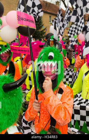 OLDENZAAL, Paesi Bassi - 7 febbraio 2016: persona sconosciuta in divertenti vestito carnevale durante l annuale sfilata di carnevale Foto Stock