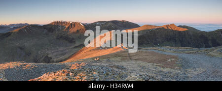 Anguilla roccioso (Crag Hill), Grasmoor, Sand Hill e testa Hopegill da Grisedale Pike, inglese parco Nazionale del Distretto dei Laghi Foto Stock