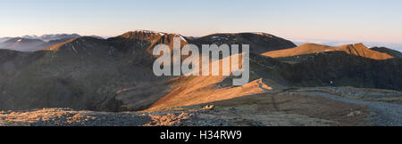 Anguilla roccioso (Crag Hill), Grasmoor, Sand Hill e testa Hopegill da Grisedale Pike, inglese parco Nazionale del Distretto dei Laghi Foto Stock