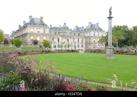 Il Palazzo del Lussemburgo e giardini a Parigi, Francia. Foto Stock