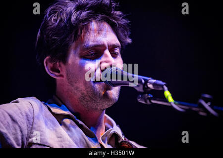 Las Vegas, NV, Stati Uniti d'America. 3° Ott, 2016. ***La copertura della casa*** Conor Oberst a Brooklyn Bowl in Las Vegas NV il 3 ottobre 2016. Credito: Erik Kabik Fotografia/media/punzone Alamy Live News Foto Stock