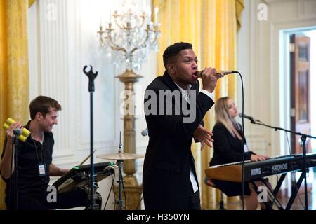 Washington DC, Stati Uniti d'America. 3 Ottobre, 2016. Gallant compie durante il Sud da South Lawn festival nella Sala Est della Casa Bianca il 3 ottobre 2016 a Washington, DC. L'evento è ispirato al South by Southwest festival e include arti, film, intrattenimento e tecnologia. Credito: Planetpix/Alamy Live News Foto Stock