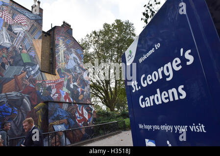 Cavo Street, Londra, Regno Unito. Il 4 ottobre 2016. Cavo St ottantesimo anniversario è commemorato. Foto Stock