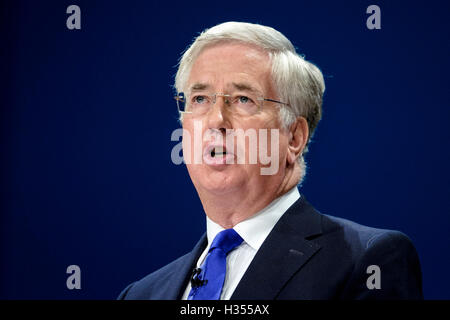 Congresso del Partito conservatore il giorno 3 su 04/10/2016 a Birmingham ICC, Birmingham. Persone nella foto: Michael Fallon MP, Segretario di Stato per la difesa , membro del Consiglio di sicurezza nazionale, indirizzi conferenza . Foto di Julie Edwards. Foto Stock