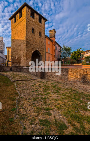 Italia Emilia Romagna Via Franchigena Fidenza Torre Medioevale Foto Stock