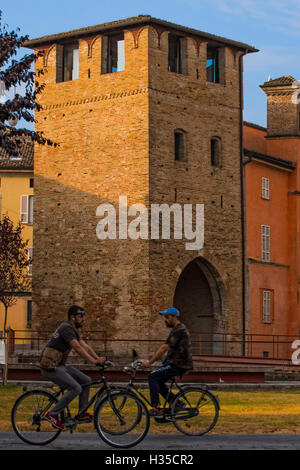 Italia Emilia Romagna Via Franchigena Fidenza Torre Medioevale Foto Stock