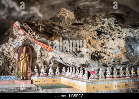 Le immagini del Buddha in Kaw Ka Thawng Grotte, Hpa Un, Kayin Membro (Karen Stato), Myanmar (Birmania) Foto Stock