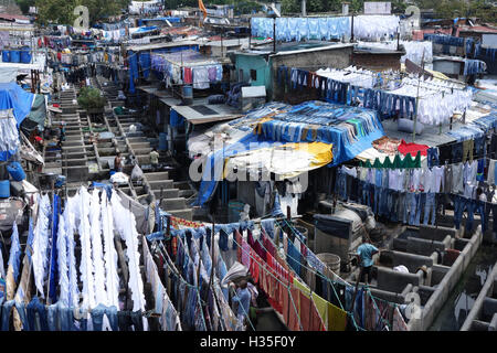 Baraccopoli ghats lavaggio, Mumbai (Bombay), Maharashtra, India Foto Stock