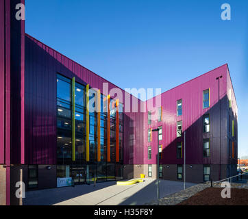 Vista esterna del GMSE UTC (Greater Manchester sostenibile Università di Ingegneria Technical College) Oldham, Regno Unito. Foto Stock