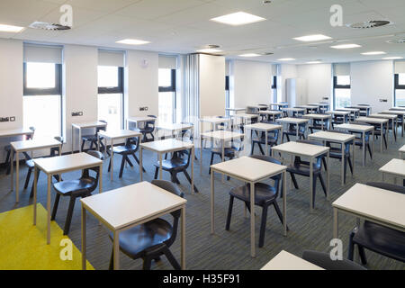 Vista interna del GMSE UTC (Greater Manchester sostenibile Università di Ingegneria Technical College) Oldham, Regno Unito. Foto Stock