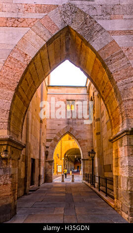 Italia Emilia Romagna Modena Piazza Grande Cattedrale - Sito UNESCO Patrimonio Mondiale - Cattedrale - architetture vicino la Porta della Pescheria Foto Stock