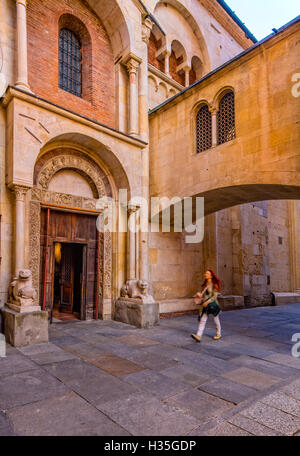 Italia Emilia Romagna Modena Piazza Grande Cattedrale - Sito UNESCO Patrimonio Mondiale - Cattedrale - Porta della Pescheria Foto Stock