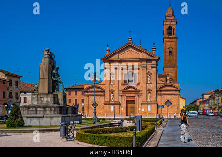 Emilia Romagna Novellara Piazza Cesare Battisti - Chiesa Collegiata di Santo Stefano Foto Stock