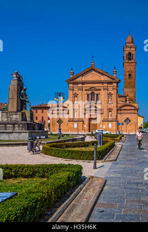 Emilia Romagna Novellara Piazza Cesare Battisti - Chiesa Collegiata di Santo Stefano Foto Stock