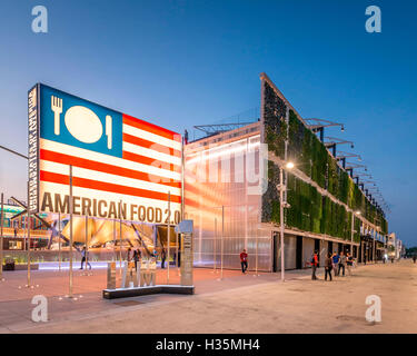 Vista esterna al tramonto del Padiglione USA alla Expo 2015 Milano Italia da architetti James Biber. Foto Stock