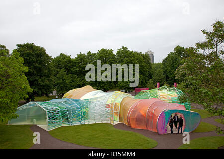 Il 2015 Padiglione a serpentina, in Kensington Gardens, Londra, Regno Unito, da SelgasCano. Foto Stock