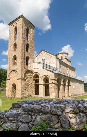 Il medievale monastero Sopocani nella Serbia meridionale. Completato nel 1265, la chiesa subì estesi gli sforzi di conservazione in Foto Stock