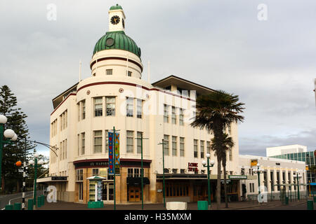 Architettura Art Deco Napier, Nuova Zelanda. Vista esterna dei governatori Inn. Foto Stock