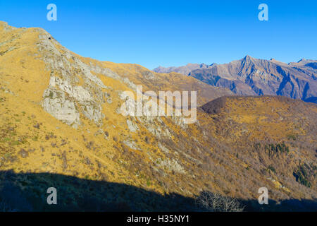 Paesaggio nel Cardada-Cimetta mountain range. Il cantone Ticino, Svizzera Foto Stock