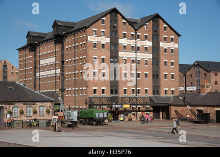 Il National Waterways Museum nel vecchio magazzino di LLanthony in Gloucester Docks Foto Stock