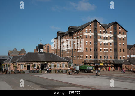 Il National Waterways Museum nel vecchio magazzino di LLanthony in Gloucester Docks Foto Stock