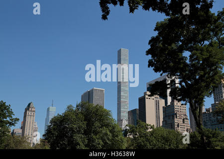 L'incredibile 432 Park Avenue vista da Central Park, Manhattan, New York City, New York, Stati Uniti (agosto 2016). Foto Stock