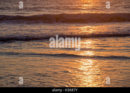 Oceano atlantico tramonto, Lacanau Francia Foto Stock