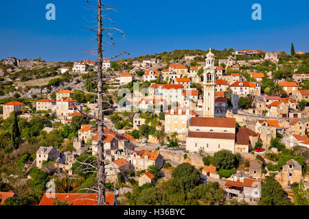 Il vecchio borgo in pietra di Lozisca sull'isola di Brac, Dalmazia, Croazia Foto Stock