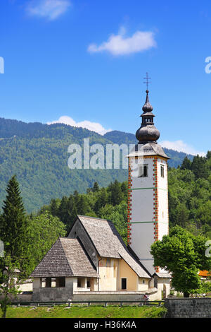 Chiesa di San Giovanni Battista a Ribcev Laz, il lago di Bohinj, Slovenia Foto Stock