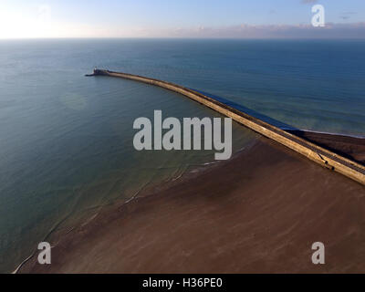 Newhaven frangiflutti e del faro, East Sussex Foto Stock