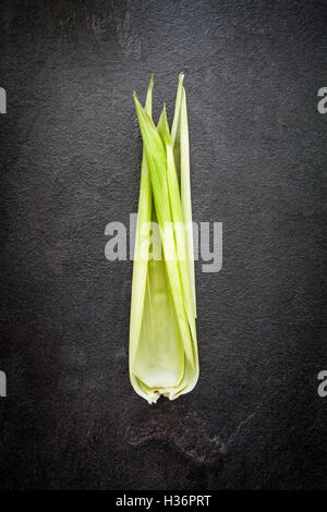 Bucce di mais su lavagna Foto Stock