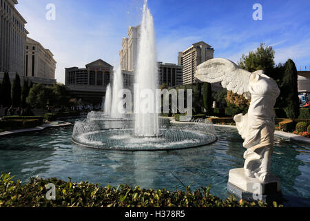 La Vittoria Alata di Samotracia statua dall ingresso del Caesars Palace Hotel & Casino.Las Vegas.Nevada.USA Foto Stock