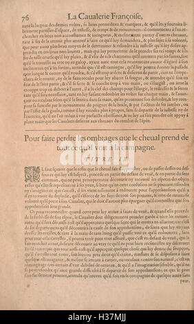 Questo lavoro esplora le tradizioni della cavalleria francese e italiana, concentrandosi sull'arte dell'addestramento dei cavalli basata sui principi delle migliori scuole di entrambe le nazioni. Fornisce informazioni sui metodi classici utilizzati per addestrare e gestire i cavalli per scopi militari ed equestri. Foto Stock