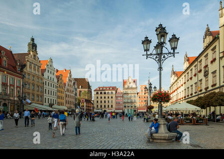 Pomeriggio autunnale sulla piazza del mercato di Wroclaw, Polonia. Foto Stock