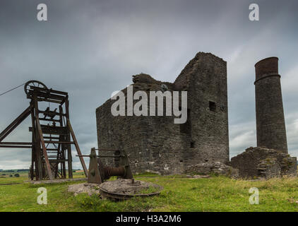 Una vista ravvicinata di alcuni edifici abbandonati a Gazza miniera Foto Stock