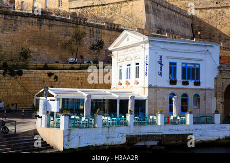 Scoglitti ristorante nel convertito vecchia stazione di polizia, Floriana, Valletta, Malta Foto Stock